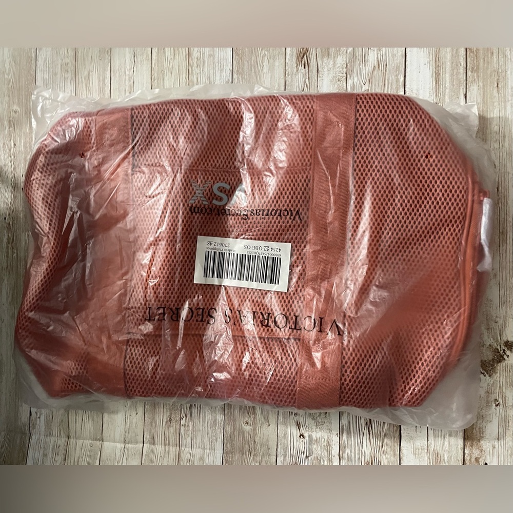 🆕 RESERVED FB VICTORIA'S SECRET VS ACTIVE MESH MESH DUFFLE BAG GYM TRAVEL ORANGE - Picture 7 of 11